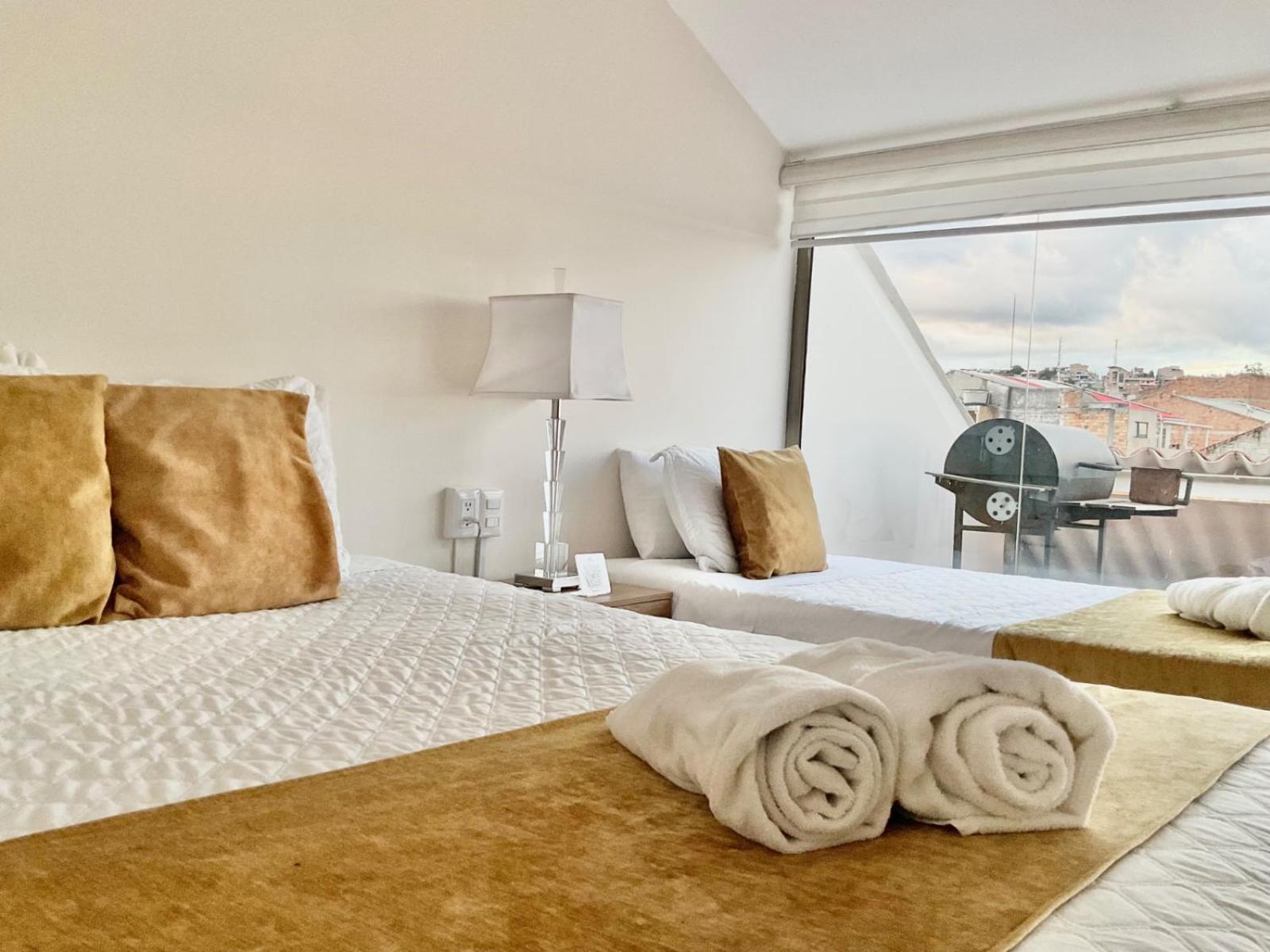Hotel Brist0L Suites Centro Historico กูเอ็งกา ภายนอก รูปภาพ
